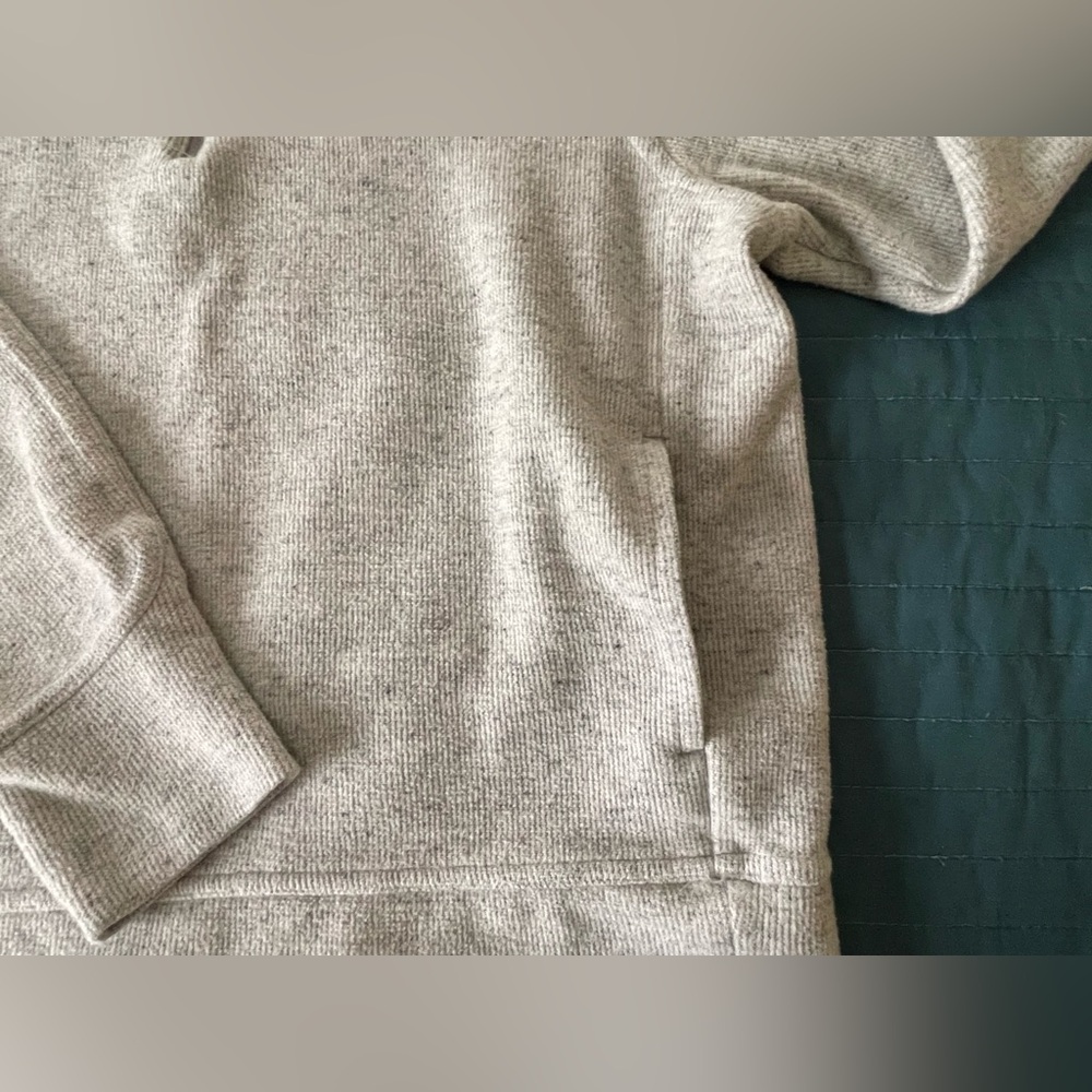 Super cute and functional grey 🩶 Nike sweater - Picture 4 of 6